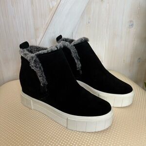 Dolce Vita Black Faux Fur Lined Sneakers 6.5